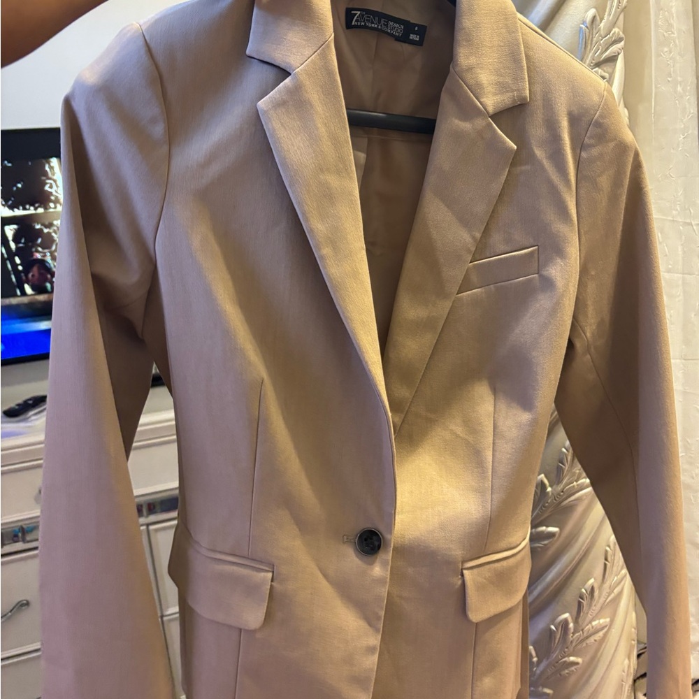 New York & Company Beige Blazer with Black Belt - Picture 3 of 4
